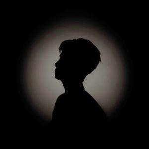 班花趴下让我桶她屁股眼
